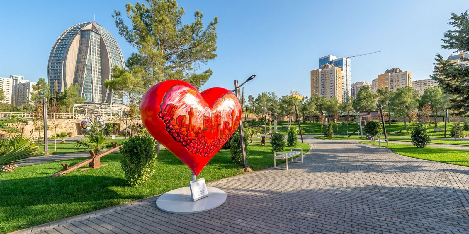 Bakıda söküntüsü aparılan bu binaların yerində park tikiləcək - RƏSMİ AÇIQLAMA