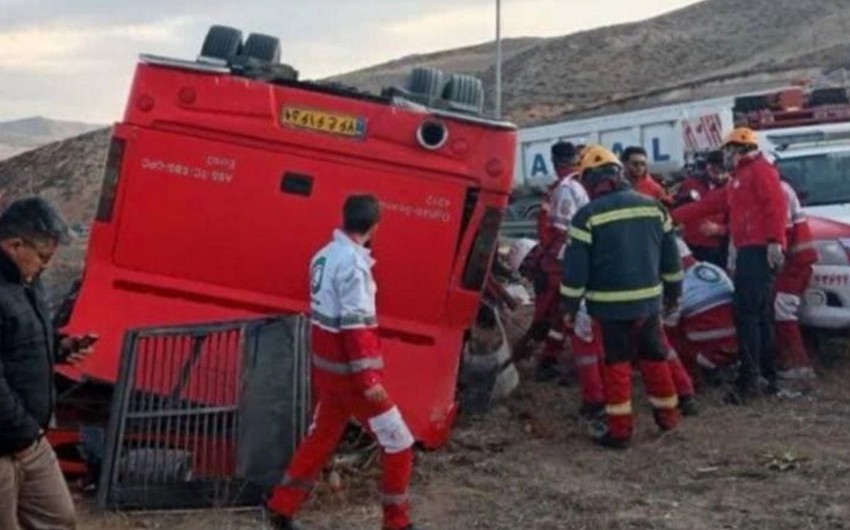 
İranda avtobus qəzaya uğrayıb, 35 zəvvar ölüb