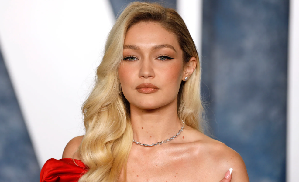 Supermodel Gigi Hadid qızı ilə fotolarını PAYLAŞDI