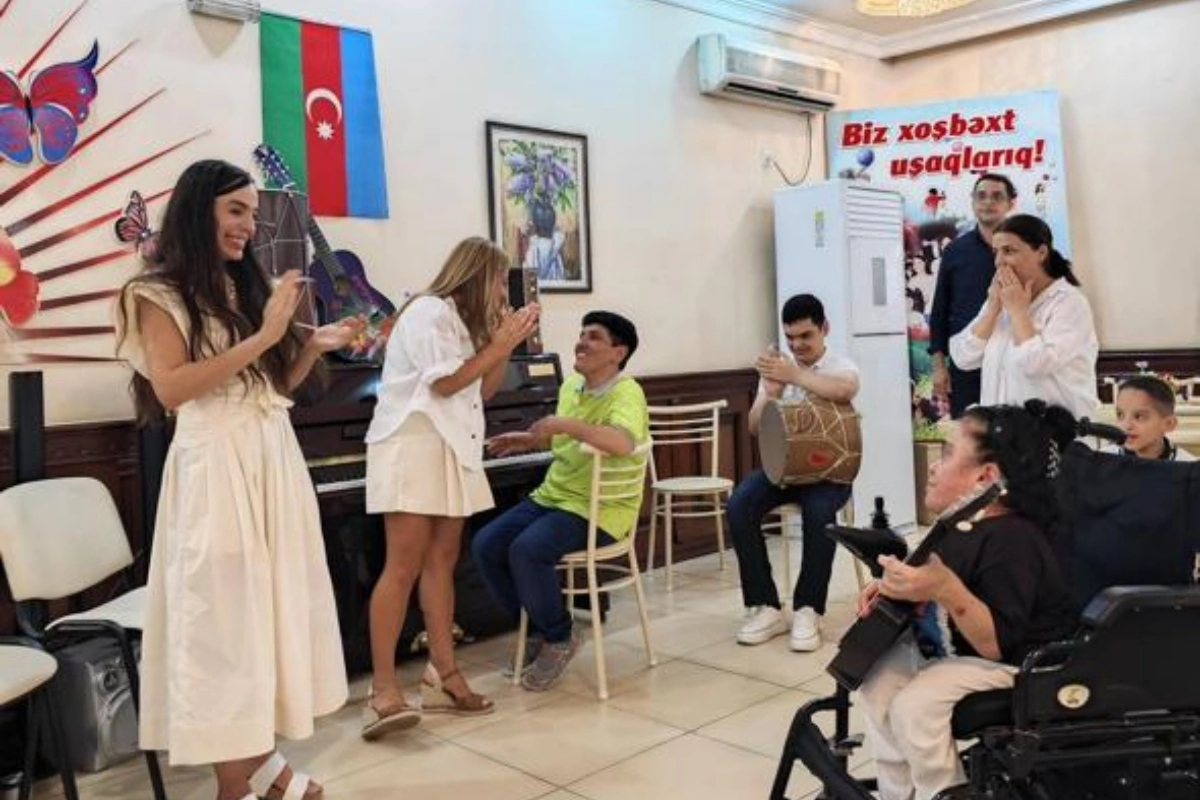 Leyla Əliyeva sosial xidmət müəssisəsində oldu -FOTO