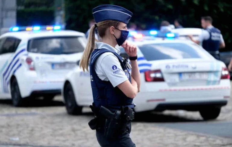 
Polis kitab oxumaq üçün oturan oğrunu saxladı