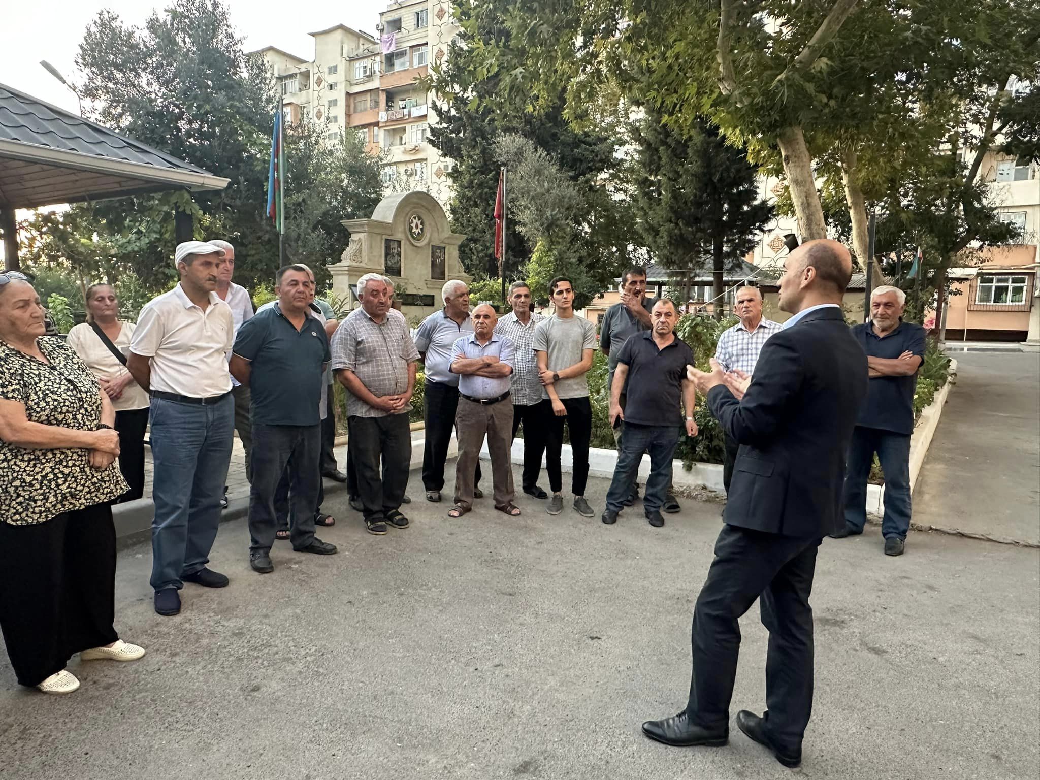 Qaya Məmmədov seçiciləri ilə səyyar görüşlərini davam etdirir - FOTO