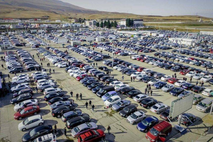 
Maşın bazarında QAN TÖKÜLDÜ

