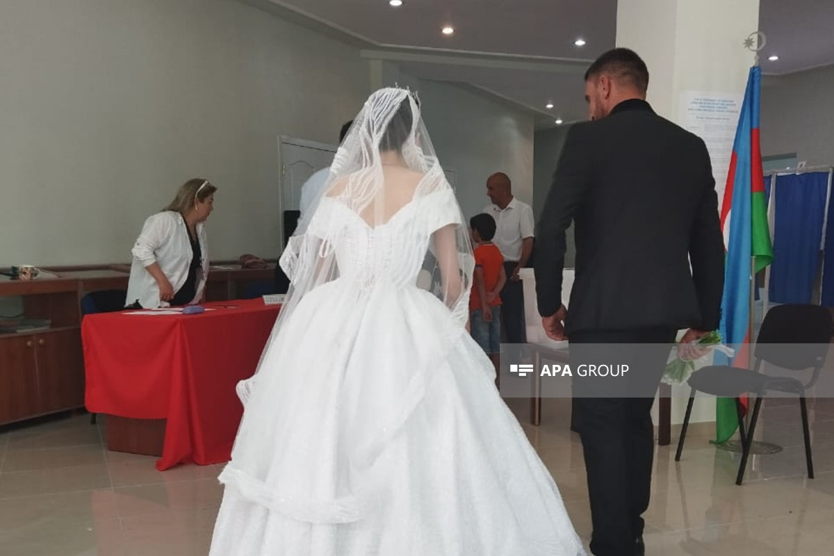 Bəylə gəlin səs verdi - FOTO