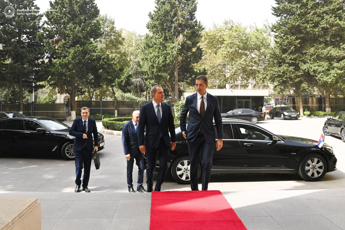 Azərbaycan və Serbiya XİN rəhbərlərinin görüşü BAŞLADI - FOTO