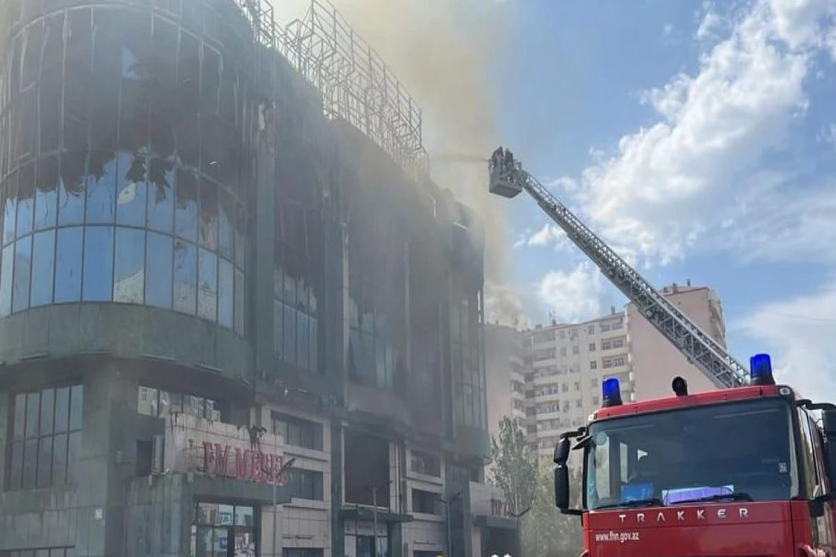 Bakıda şadlıq evində yanğın olub