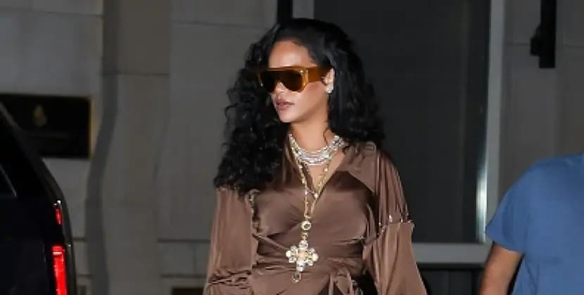 
Rihanna Nyu York Moda Həftəsində belə görüdü - FOTO