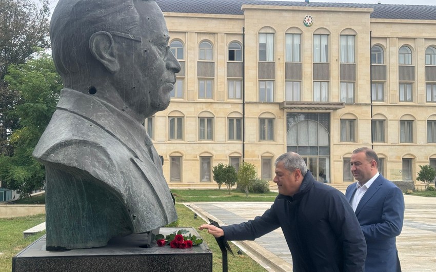 Milli Musiqi Günündə Şuşada güllələnmiş heykəllər ziyarət olundu