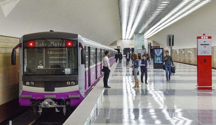 Metroda nasazlıq yarandı - Sərnişinlər qatardan düşürüldü