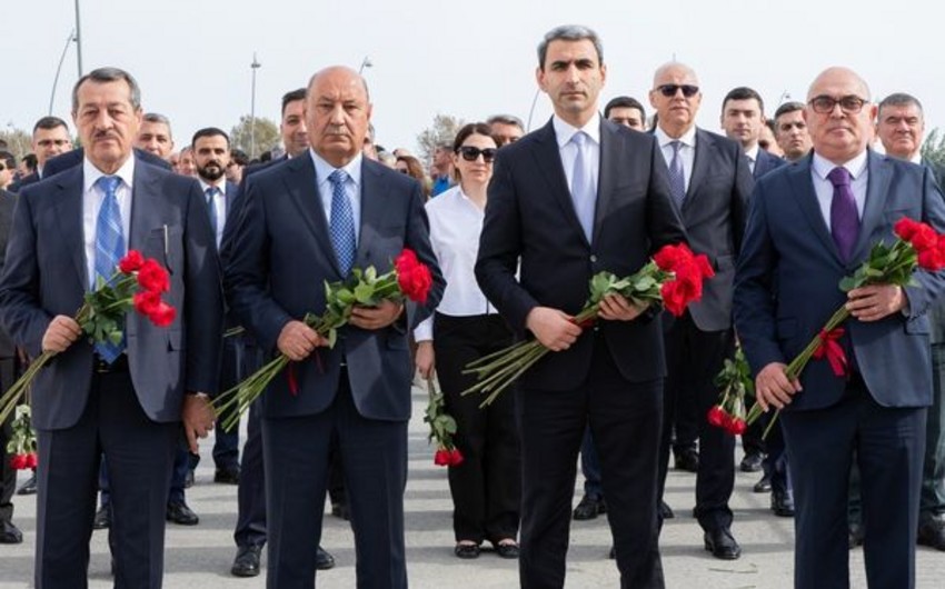 
ADY-nin kollektivi Zəfər parkını ziyarət etdi