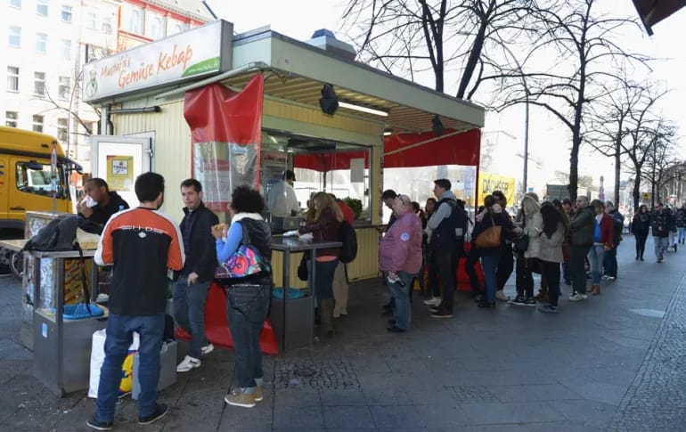 
Dönər mübahisəsi: Avropa Komissiyası Türkiyə və Almaniyaya altı ay vaxt verdi