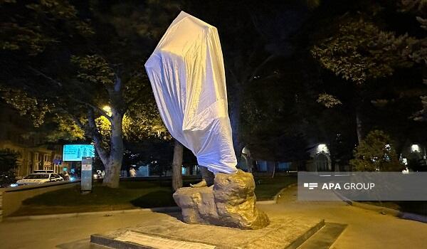 Bakıda Aşıq Ələsgərin heykəli ucaldıldı - FOTO