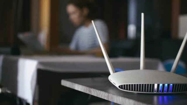 Açıq “Wi-Fi”dan istifadə edənlərə XƏBƏRDARLIQ - Pullarınız oğurlanır!