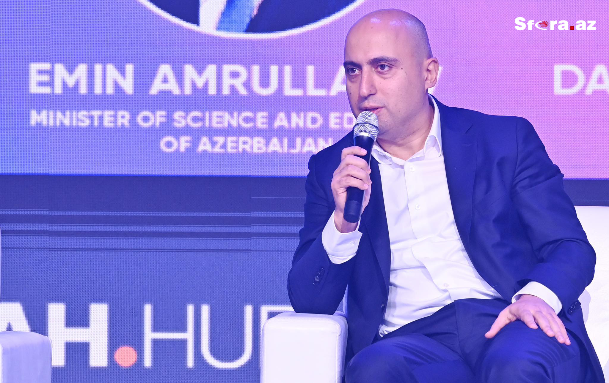 Emin Əmrullayev: "Onlar özlərinə alim dedikcə aşağı gedirik"