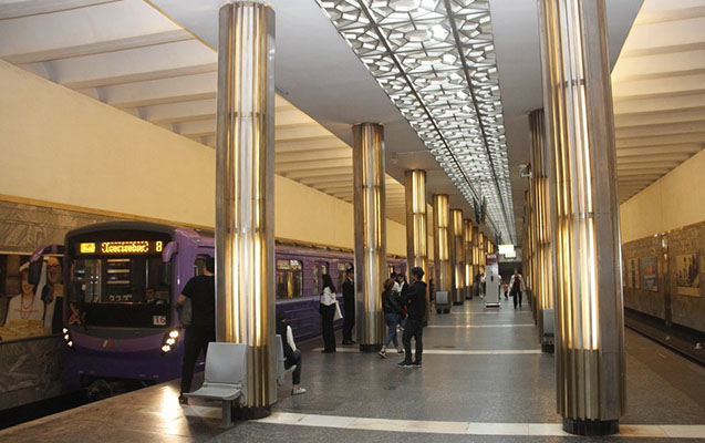 Bakı metrosunda qatarlar yubandı