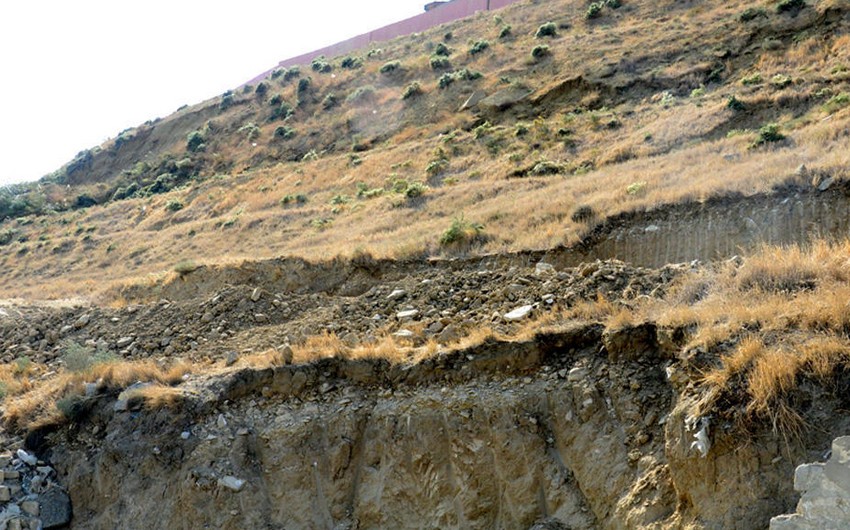 Bakıda torpaq sürüşməsi oldu - İtki varmı?