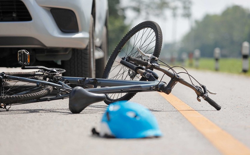 Bakıda avtomobilin vurduğu velosipedçi ÖLDÜ