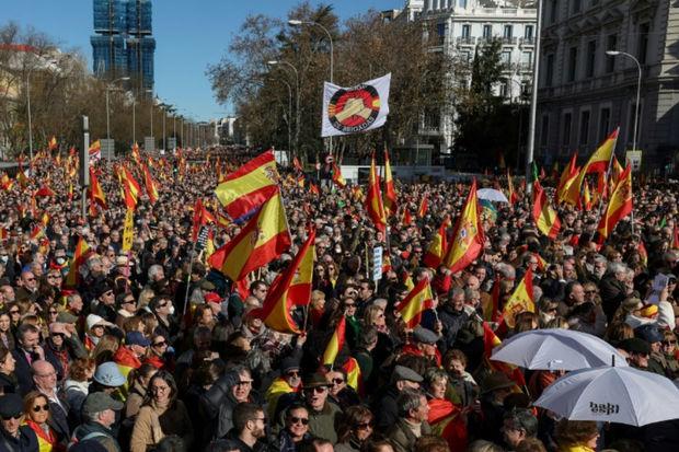 
İspaniyada etiraz aksiyası - Minlərlə insan küçələrdə...