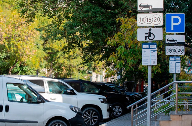 Bakıda üç küçədə yeni parklanma məntəqələri yaradıldı