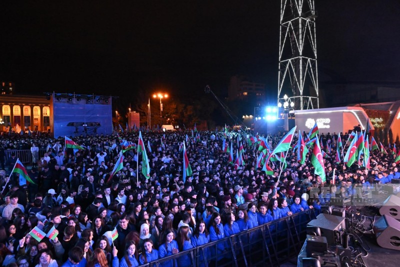 Bakıda Zəfər Günü münasibətilə keçirilən konsert atəşfəşanlıqla davam edib - VİDEO/YENİLƏNDİ