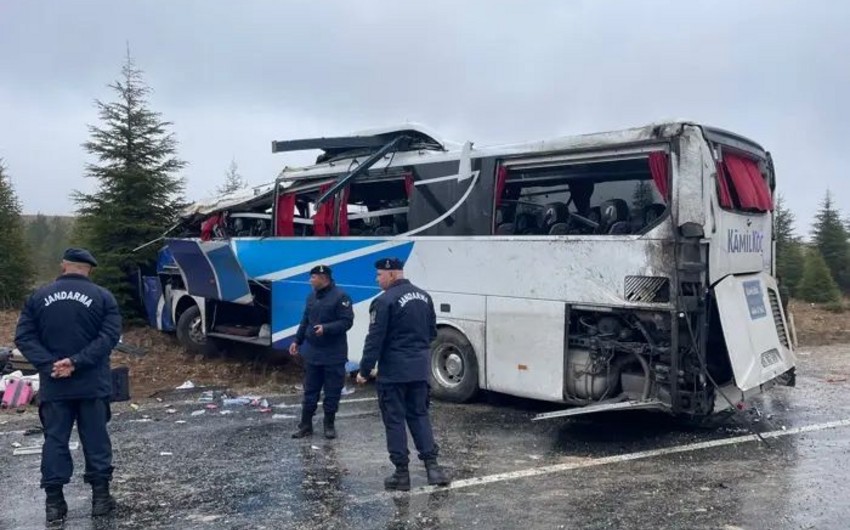 Türkiyədə avtobus aşdı - Ölən və yaralananlar var