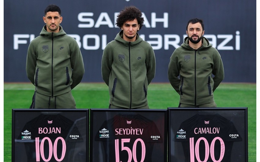 
"Sabah" üç futbolçusunu mükafatlandırıldı