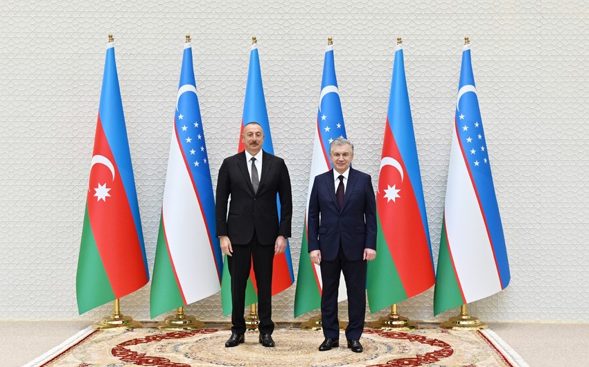 Şavkat Mirziyoyev İlham Əliyevi TƏBRİK ETDİ