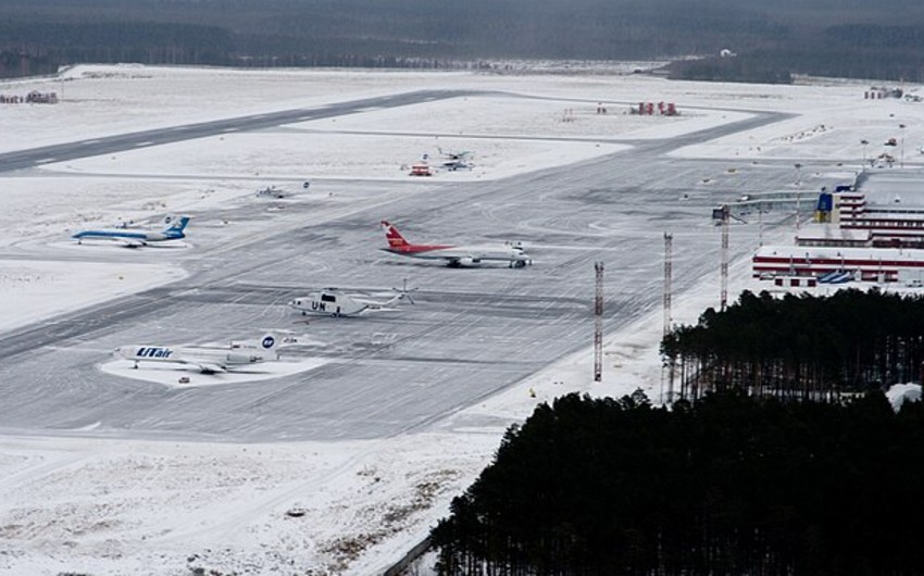 Surqut aeroportunda 10-dan çox reys gecikdi