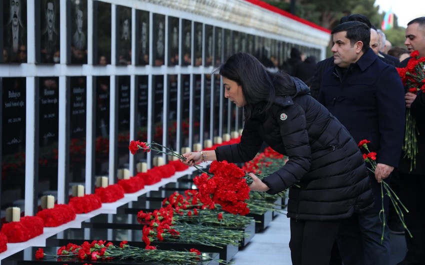 Ombudsman Səbinə Əliyeva və Aparatın kollektivi Şəhidlər xiyabanını ziyarət etdi
