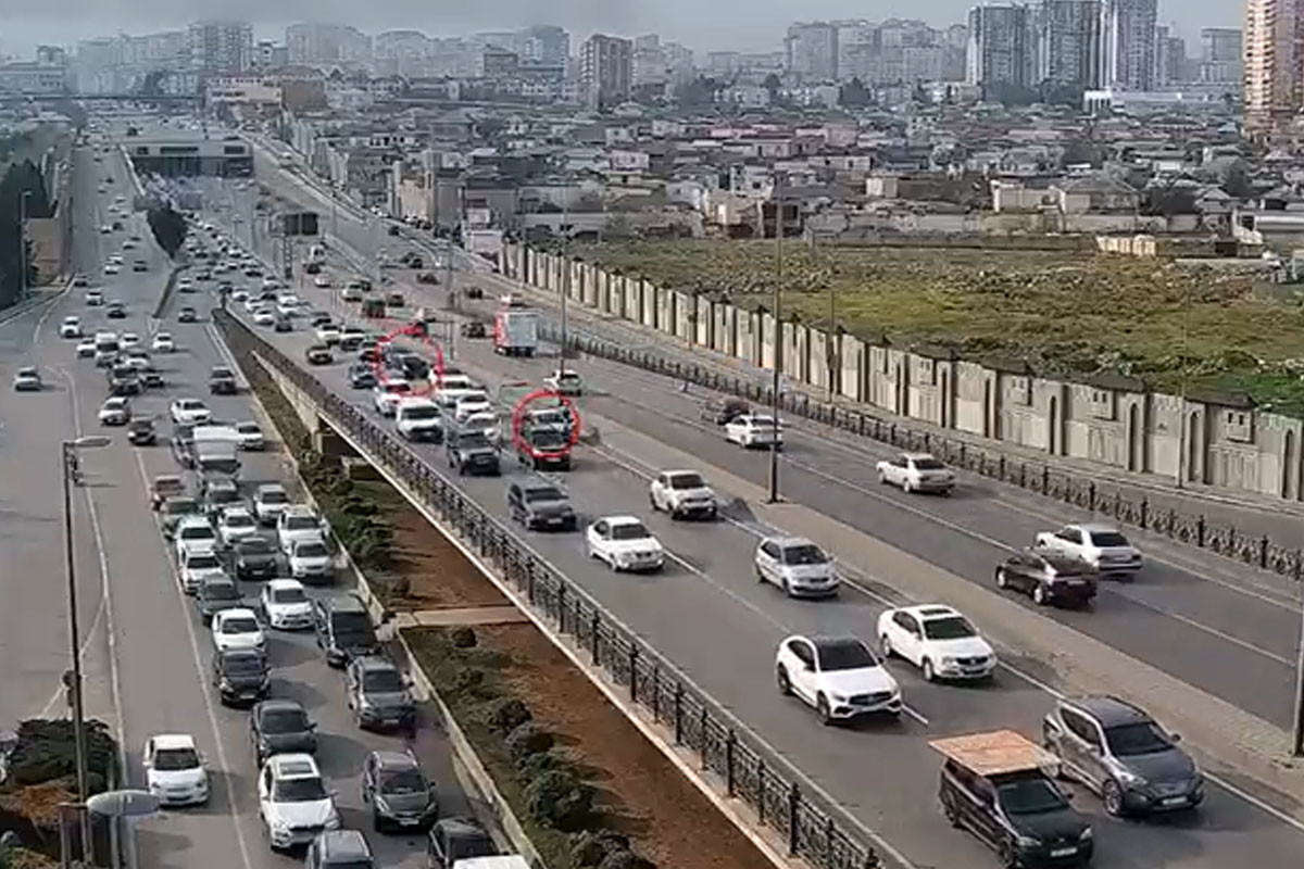 Bakıda baş verən iki qəza yollarda sıxlıq yaratdı