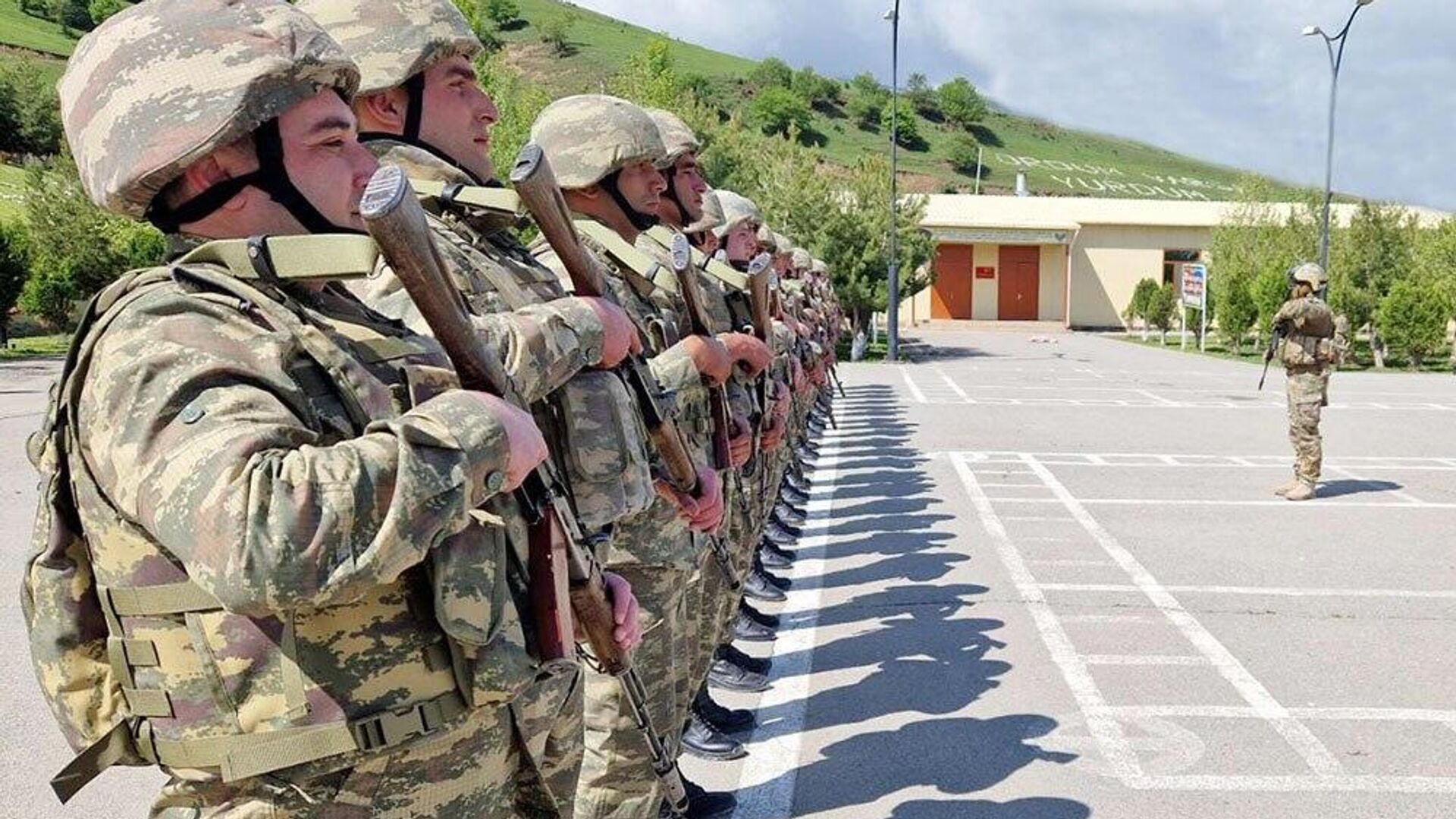 Bir qrup hərbi vəzifəlinin təlim toplanışı başladı