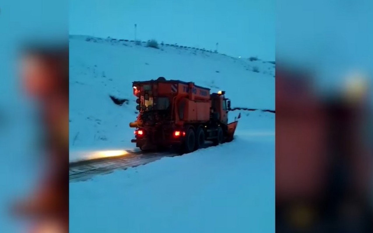 Yollar qar və buzdan təmizlənib - VİDEO