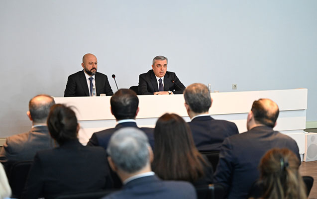Yeni sədri kollektivə Samir Nuriyev təqdim etdi - Fotolar