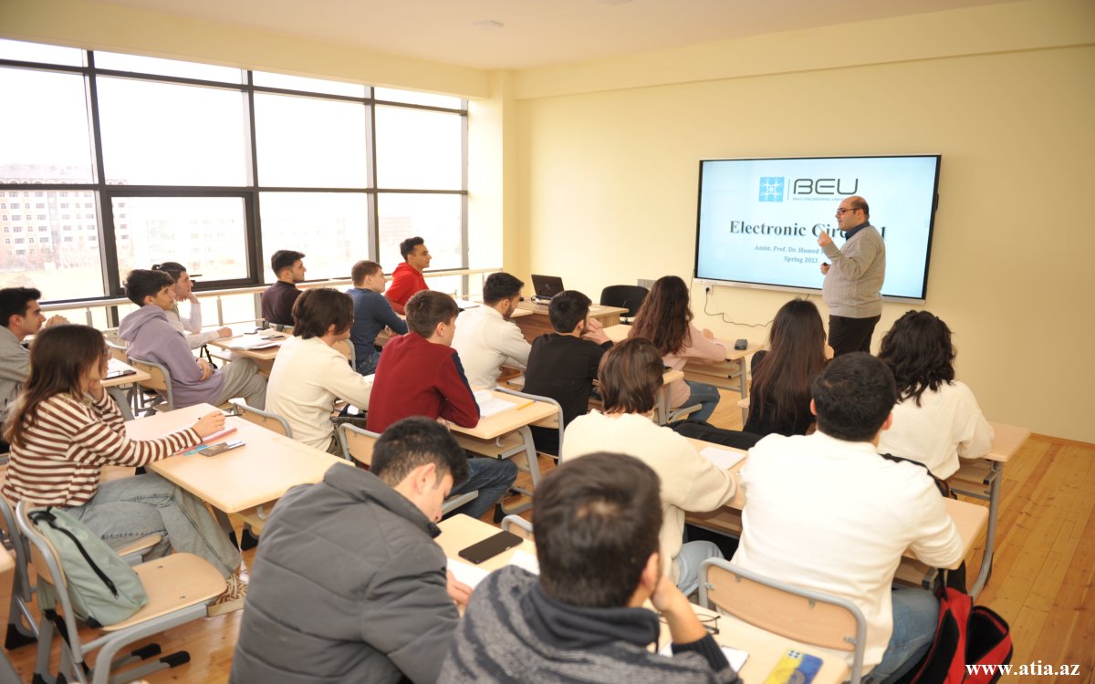 Bu universitetdə dərslər təxirə salındı