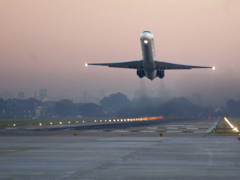 Gürcüstanda bu aviareyslər təxirə salındı