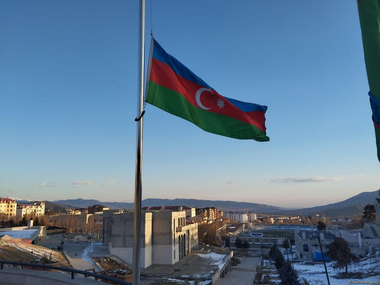 
Xankəndi, Xocalı və Ağdərədə bayraqlar yarıya qədər ENDİRİLDİ - FOTO