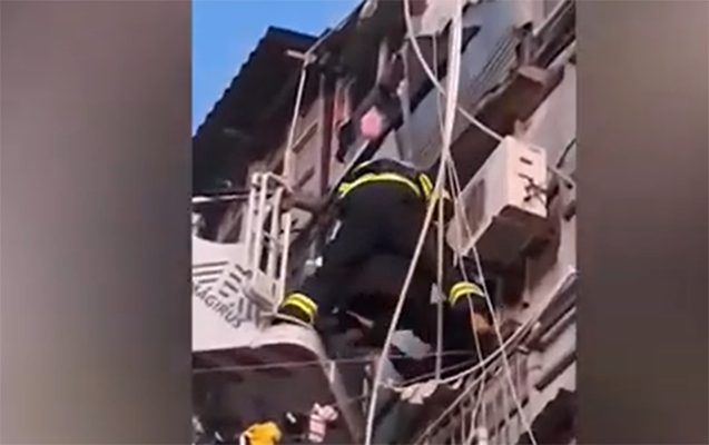 Bakıda yaşayış binasında yanğın - Sakinlər belə xilas edildi+Video