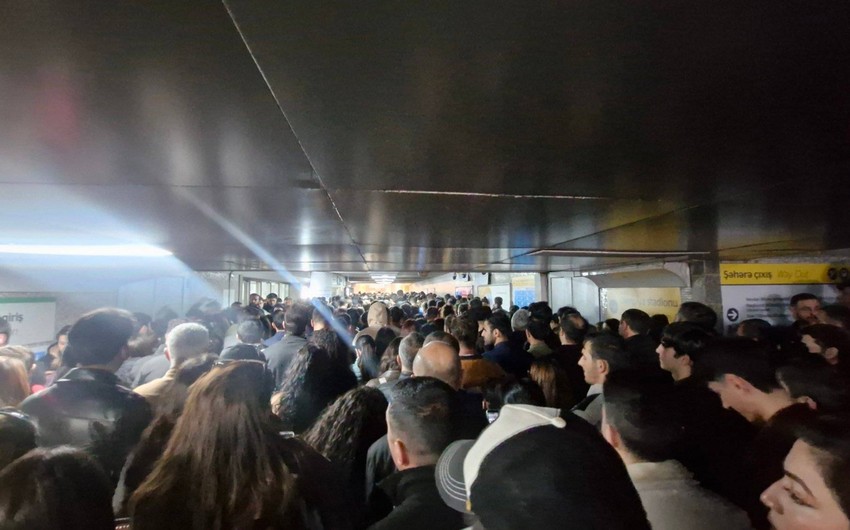 Metronun "Koroğlu" stansiyasında sərnişin sıxlığı yaranıb