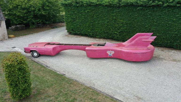 Təkərli Gitara: Elvis Preslinin ən qeyri-adi avtomobili satılır - FOTO