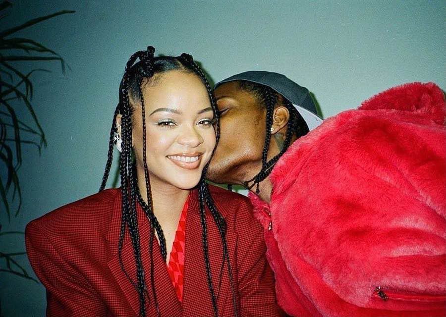 Mahnı yox, üçüncü uşaq gəlir: Rihanna “Met Gala”ya hamilə qatıldı