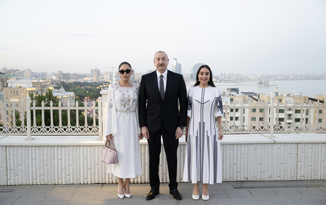 Prezident ailə üzvləri və qonaqlarla “Gülüstan” sarayında- FOTOLAR