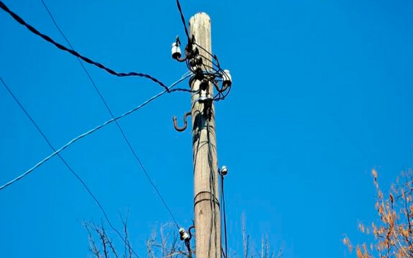 66 yaşlı kişi elektrik dirəyindən yıxılaraq öldü