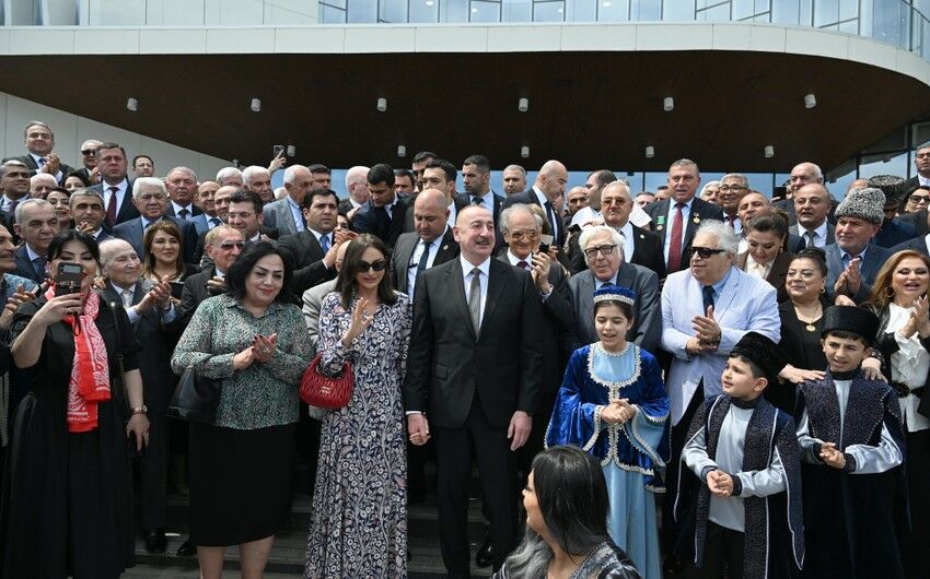 Prezident və birinci xanım "Can Qarabağ" oxudular - VİDEO