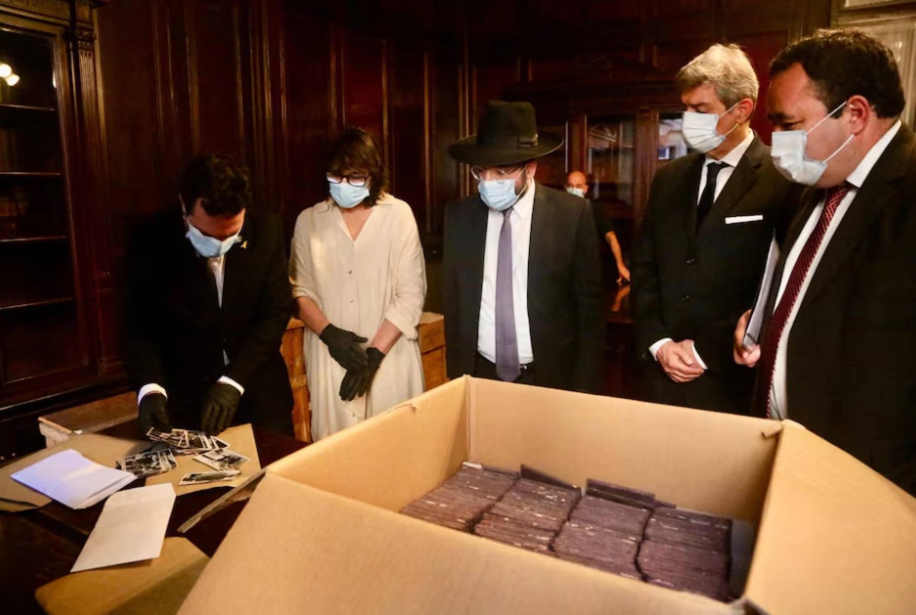 Argentinada 83 qutu nasist materialı tapıldı - FOTOLAR