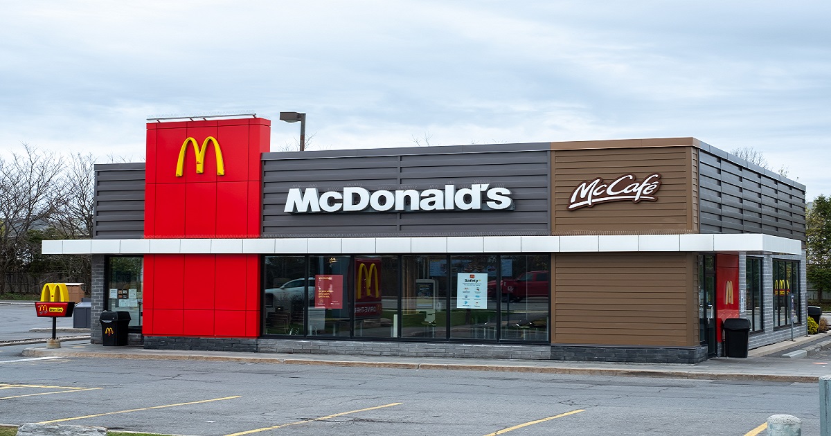 “McDonald’s”dan maraqlı addım - 21 yaşdan kiçik şəxslər buraxılmayacaq