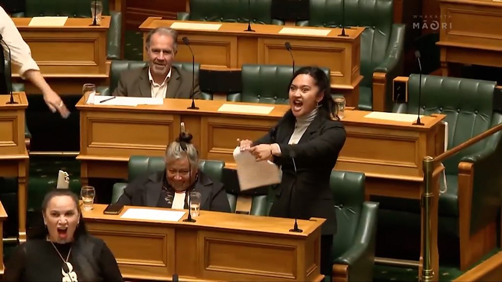 “Haka” rəqsi edən deputatlar cəzalandırıldı - "Bu ən sərt qərardır"
