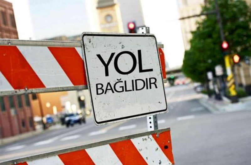 Bakının bir küçəsi avtomobillərin hərəkəti üçün TAM BAĞLANDI