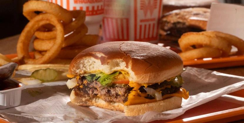 Səhv hamburger sifarişinə görə 1 milyon dollar tələb edir