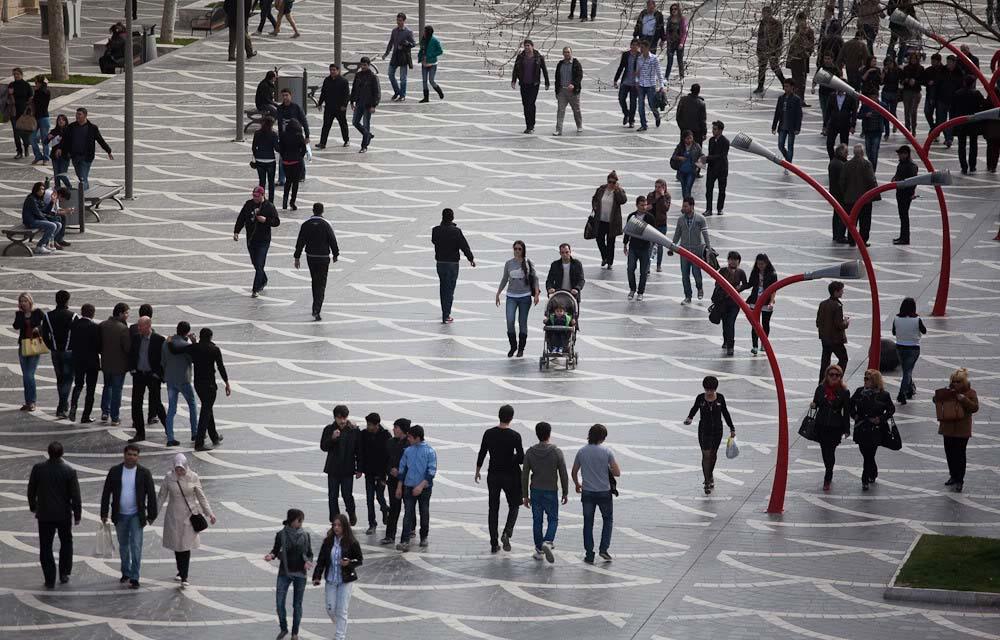 
700-yə yaxın əcnəbi Azərbaycandan çıxarıldı
