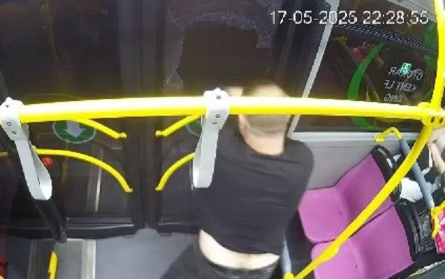 Bakıda avtobus şüşəsini sındıran sərxoş sərnişin SAXLANILDI